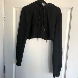 Cropped black sweatshirt